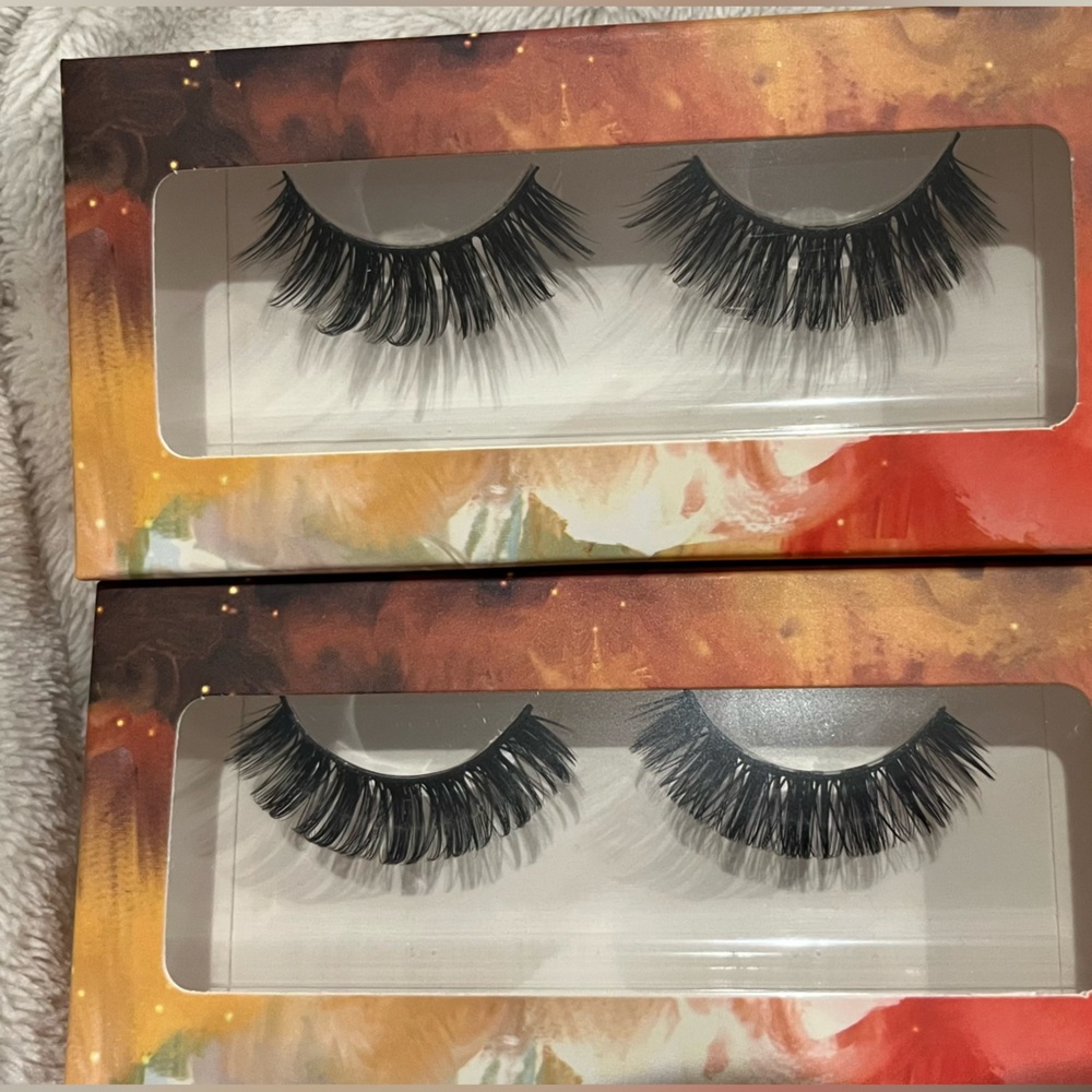Lashes - Picture 3 of 4